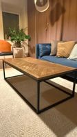 Couchtisch im Industrial Style – Holzoptik mit Fischgrätmust