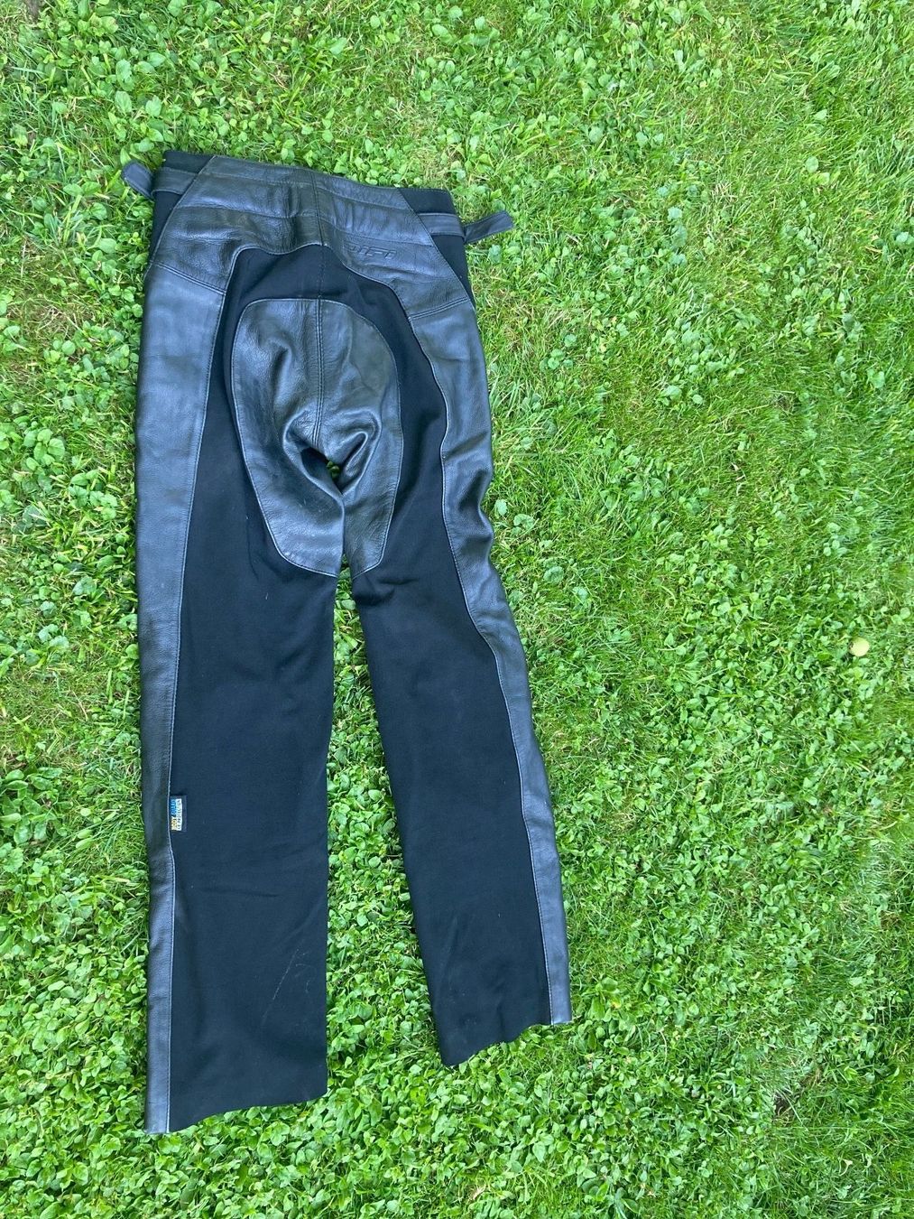 Hosen: Motorradhose Töffhose Leder Damen 34 – Gebraucht aus Oetwil am See von abtDesign 4