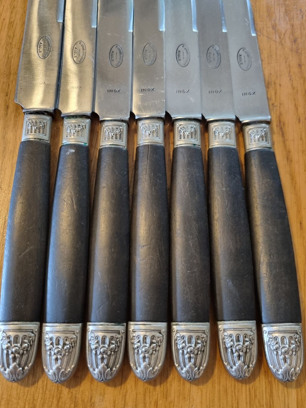 Couteaux: Ensemble de 7 couteaux de table E. Châtelai-Ichy Aigle Inox – D'occasion à Les Cullayes par yan_nvn9