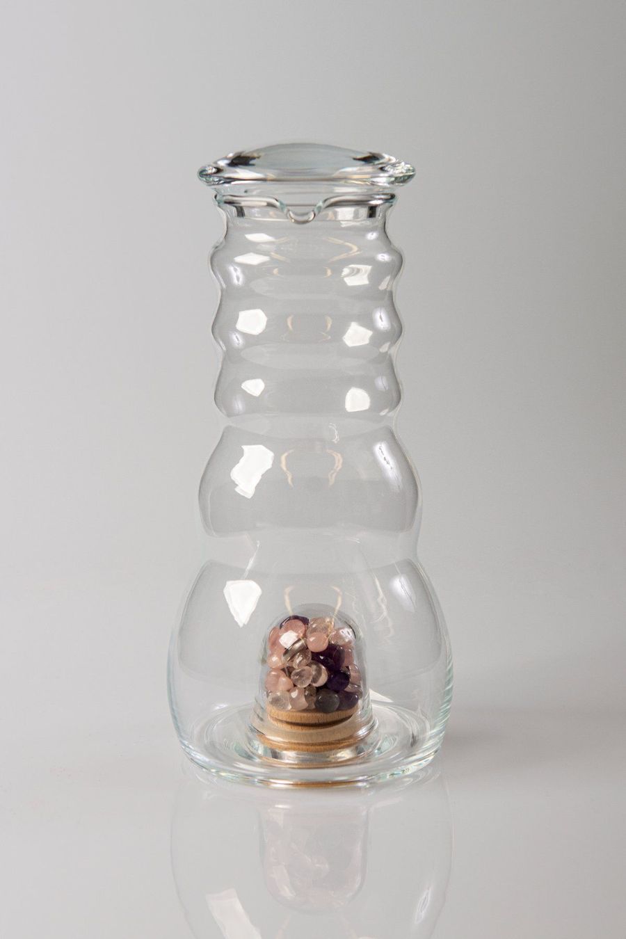 Caraffe: NEUE Glas-Karaffe 1000ml mit Edelsteinen – Nuovo e nell'imballaggio originale da Altdorf UR venduto da Reiki-Therapeutin