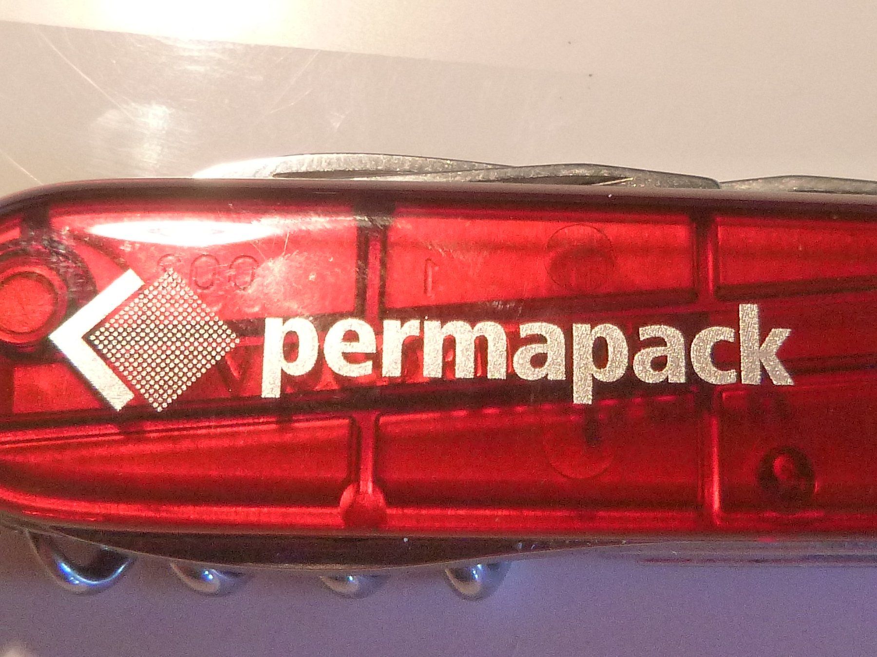 Victorinox Coltelli tascabile: Victorinox-Taschenmesser mit transparenten Griffschalen – Usato da Freudwil venduto da Traktor57 7
