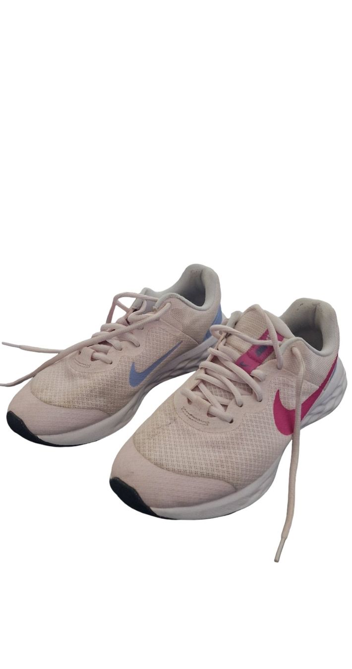 Nike Scarpe da donna: Nike Schuhe – Usato da Zürich venduto da Abrar123 1