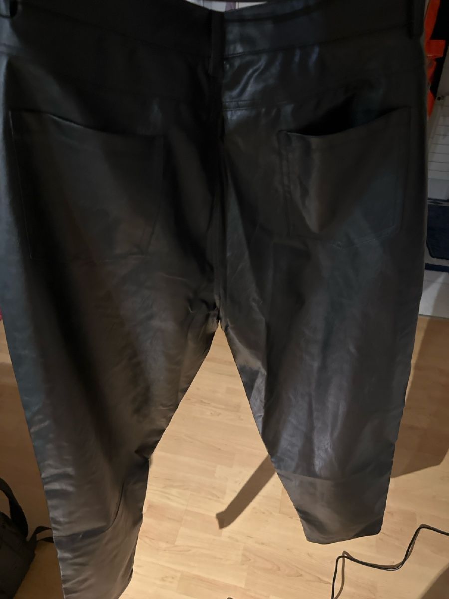 Hosen: 1 Hose + 2 T Shirts – Gebraucht aus Wynau von Jonnybgoode 1