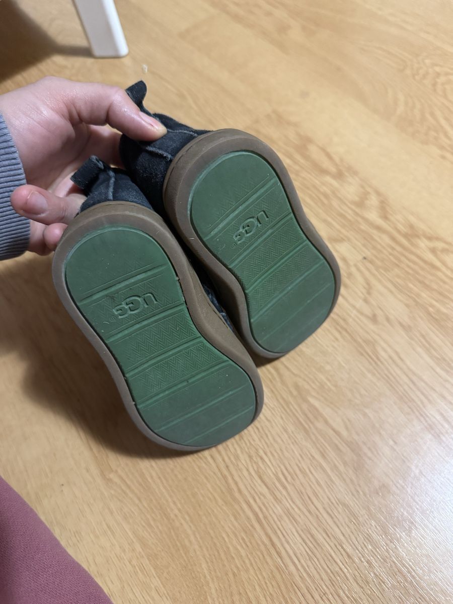 Ugg Schuhe für Jungen: Ugg Stiefel Kinder Grösse 26 – Gebraucht aus Bern von Lia1501 3