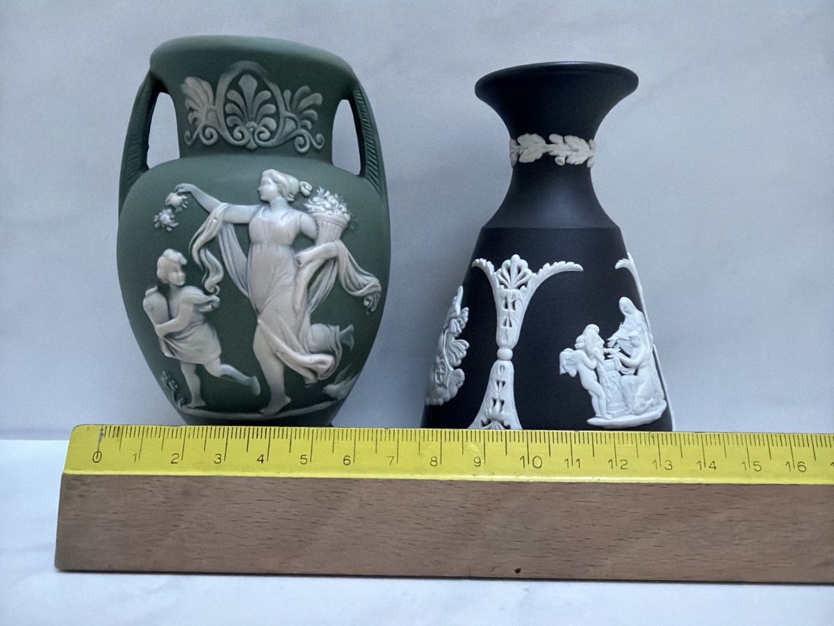 Wedgwood Vasen & Gefässe: Vasen Jasperware, 2 Stück. – Gebraucht aus Biberist von Momo33 8