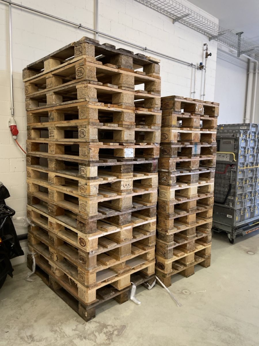 Paletten: 25 EUR Paletten – Gebraucht aus Dietikon von elm_px99