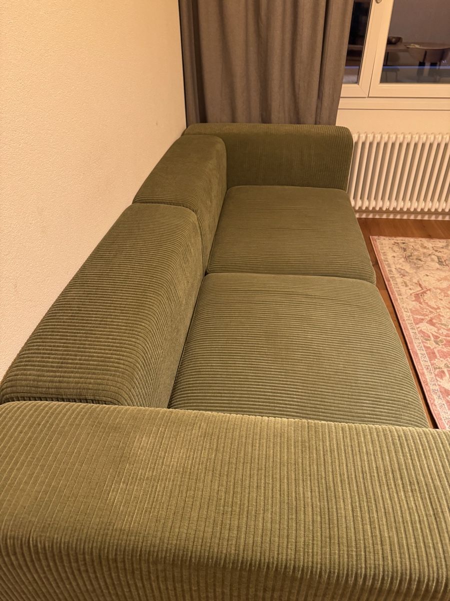Divani: Sofa corduroy green L-shape good condition – Usato da Basel venduto da inn_cb26 2