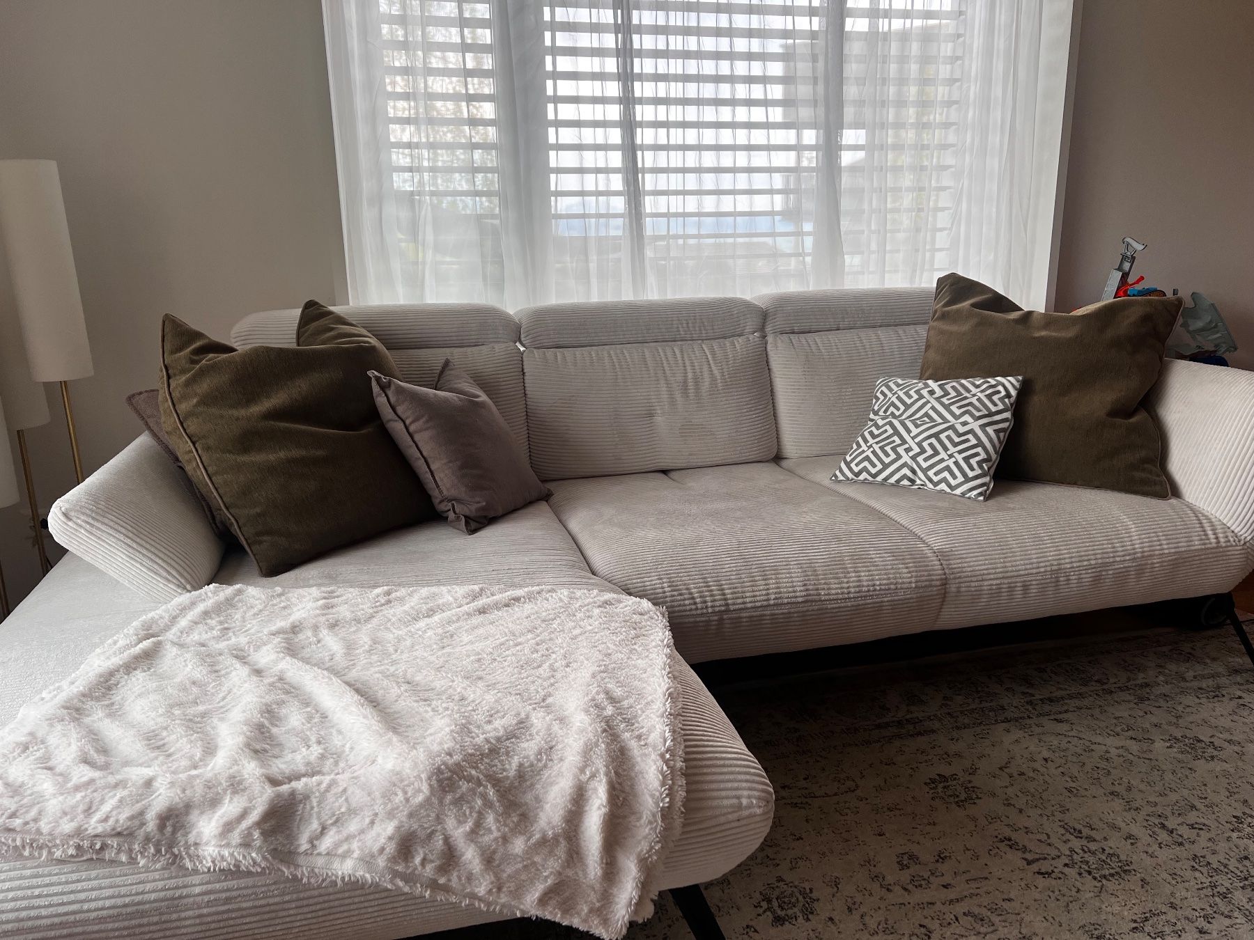 Divani: Modernes Ecksofa Cord Creme – Usato da Ruswil venduto da sar_rc5z 2