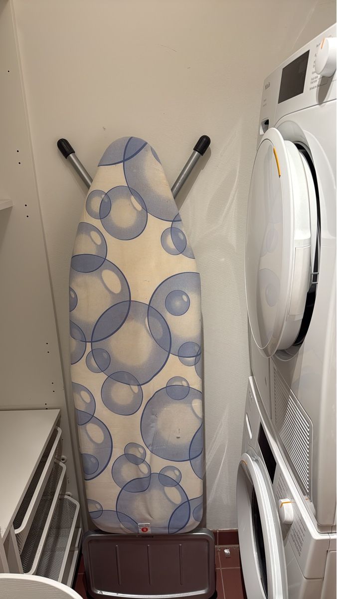 Assi da stiro: Ironing board with patterned cover acceptable – Usato da Zürich venduto da aol_gpc7