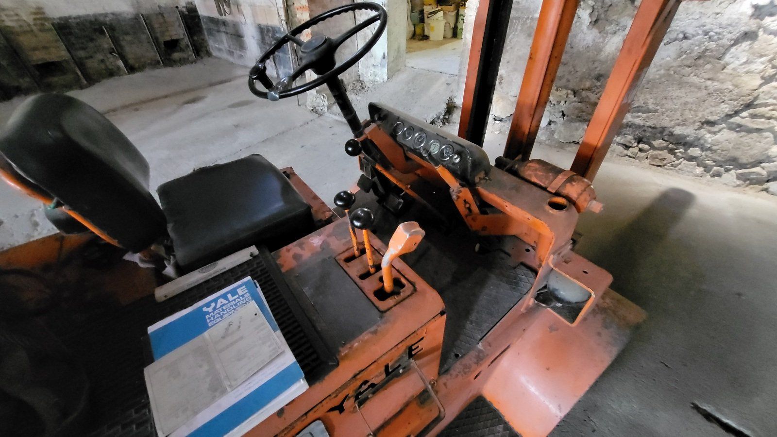 Chariots à fourches & chariots élévateur: Gabelstapler Yale DP51 Diesel Handschaltung – D'occasion à Selzach par E28 2