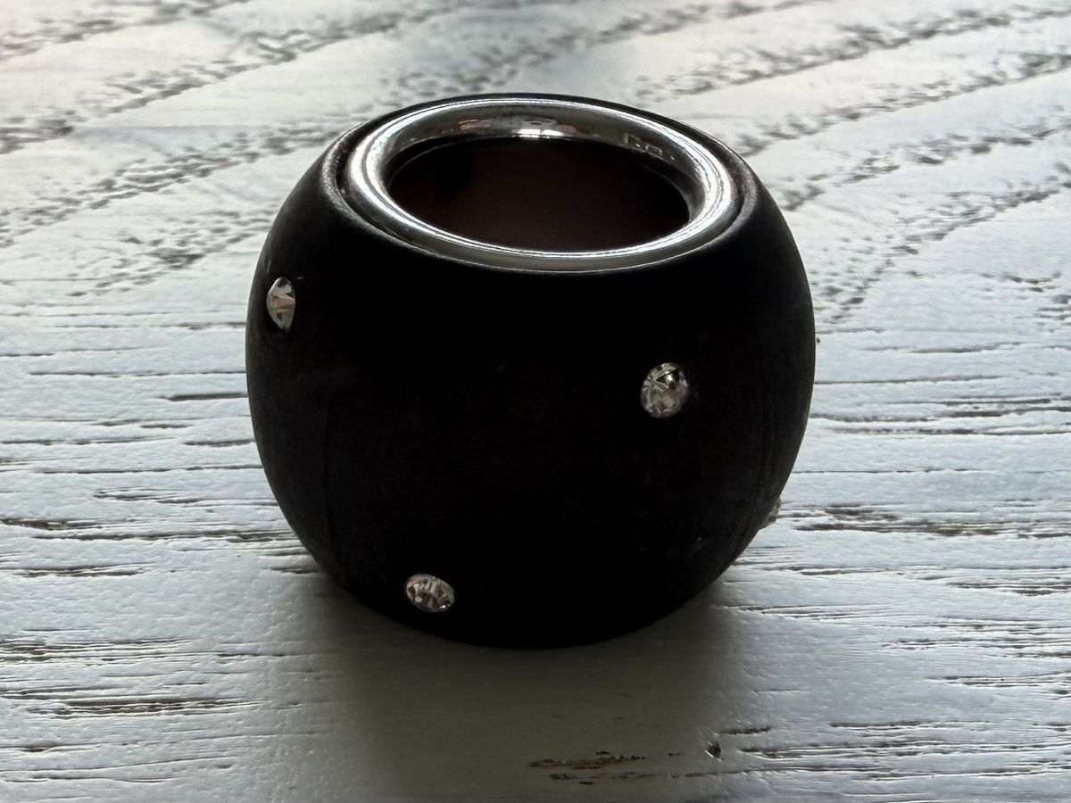 Bagues: Modeschmuck-Ring mit 8 Steinchen – D'occasion à Schönenbuch par Wenscles