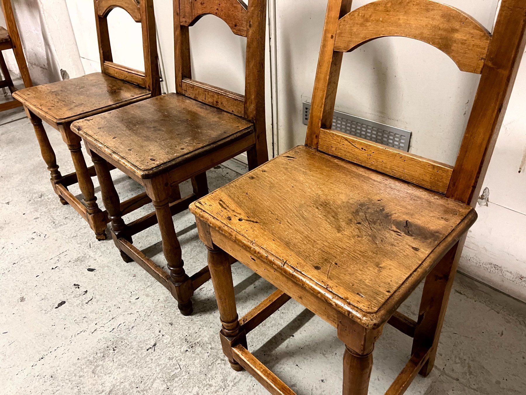 Sedie: 3 Walliser Chaletstühle mit Originalpatina – Usato da Seftigen venduto da tom713 3