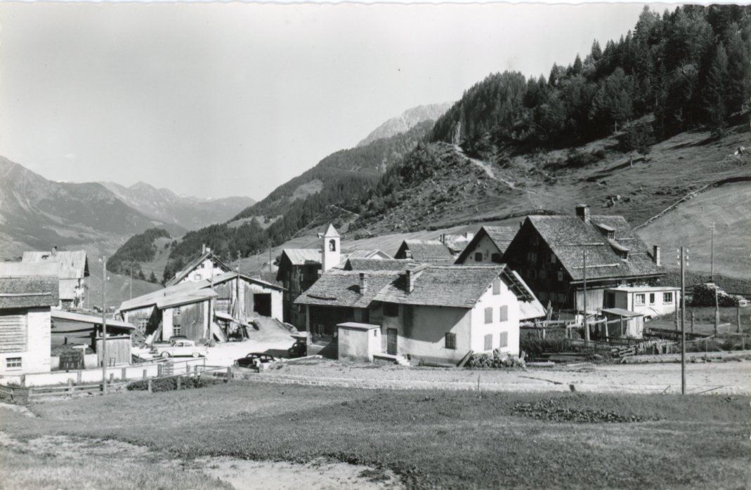 Cartoline postali: Nante   TI   -    Autos        um 1967 – Usato da Brig venduto da Valcards54