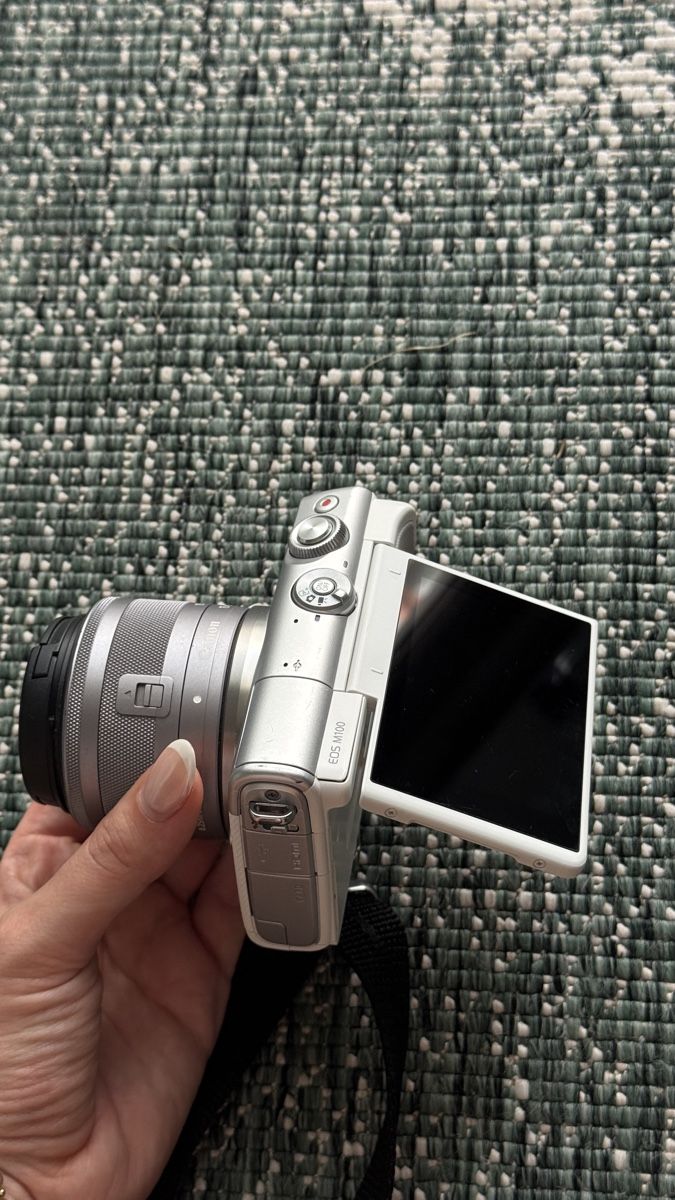 Canon Fotocamera: Canon EOS M100 Digitalkamera – Usato da Zürich venduto da ninaleuenberger 1