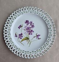 Assiette de collection en porcelaine ajourée – signée