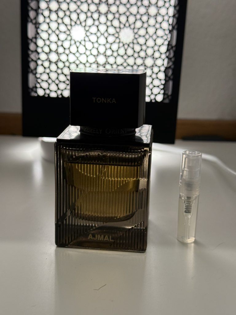 Amouage Profumi & Eau de Toilette: Ajmal Purely Orient Tonka décant 2 ml – Nuovo (secondo la descrizione) da Meyrin venduto da Al_Andulsi