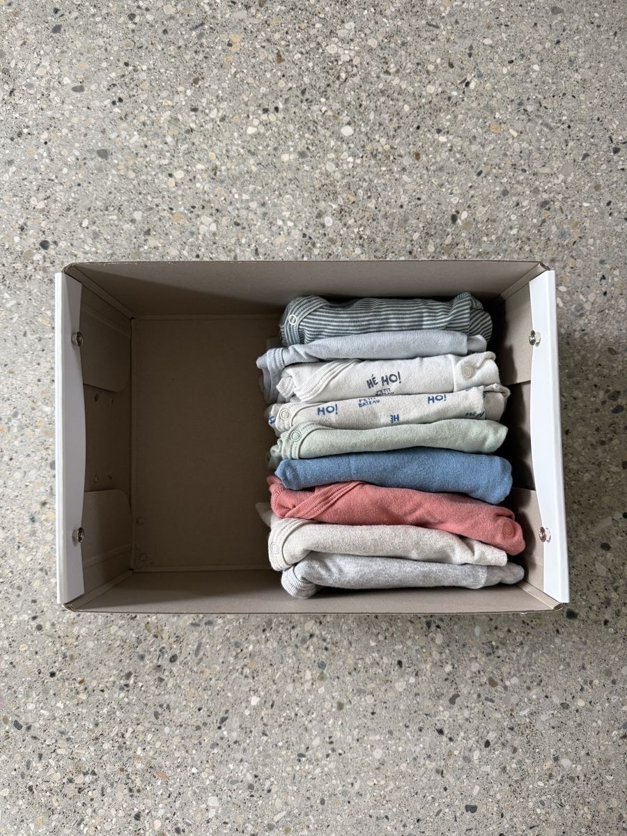 Petit Bateau Lotti & Set di vestiti: Lot de 9 bodies petit bateau  – Usato da Lausanne venduto da Miomitoq