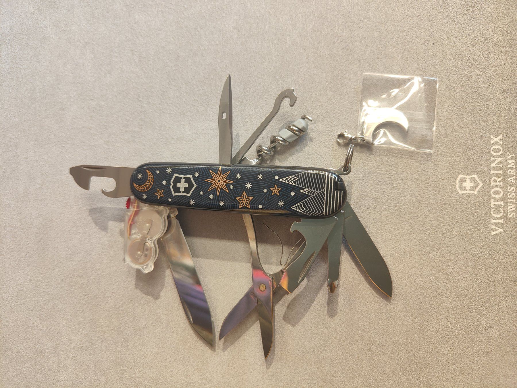 Victorinox Coltelli tascabile: Victorinox Winter Magic  Special Edition 2021 – Nuovo e nell'imballaggio originale da Davos Platz venduto da wauwauin