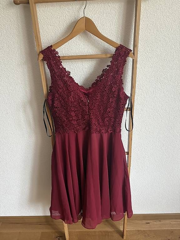 Robes: Festkleid Damen 38 – D'occasion à Winterthur par Kurbelkatze 1