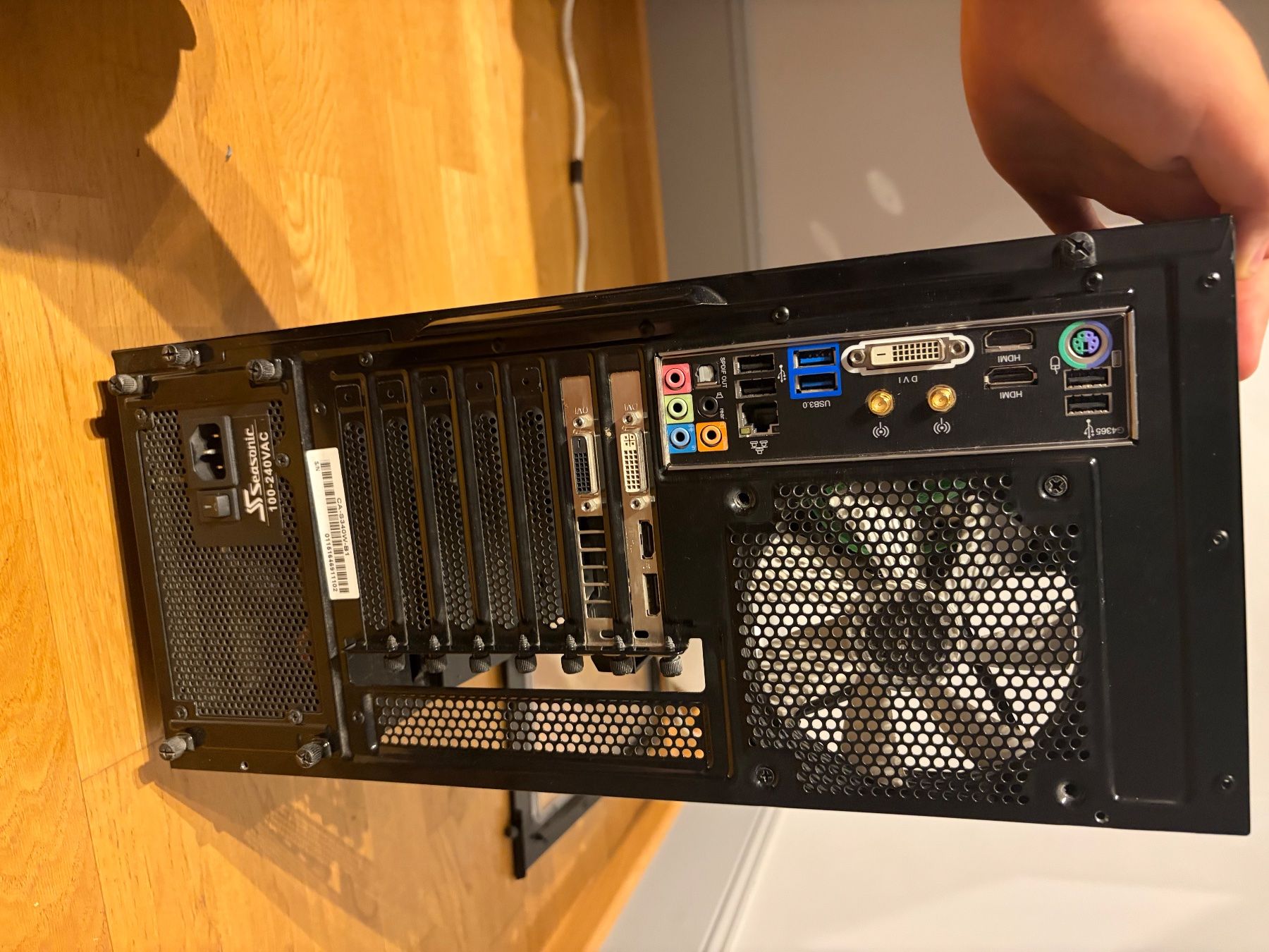 PC: Computergehaeuse mit Sapphire Grafikkarte und Antec Kuehler – Usato da Oberuzwil venduto da jan_gsx2 7