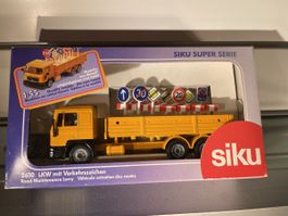 Siku LKW mit Verkehrsschildern 2610, neuwertig super serie