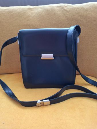 Sac bandoulière Mandarina Duck noir, cuir,  excellent état