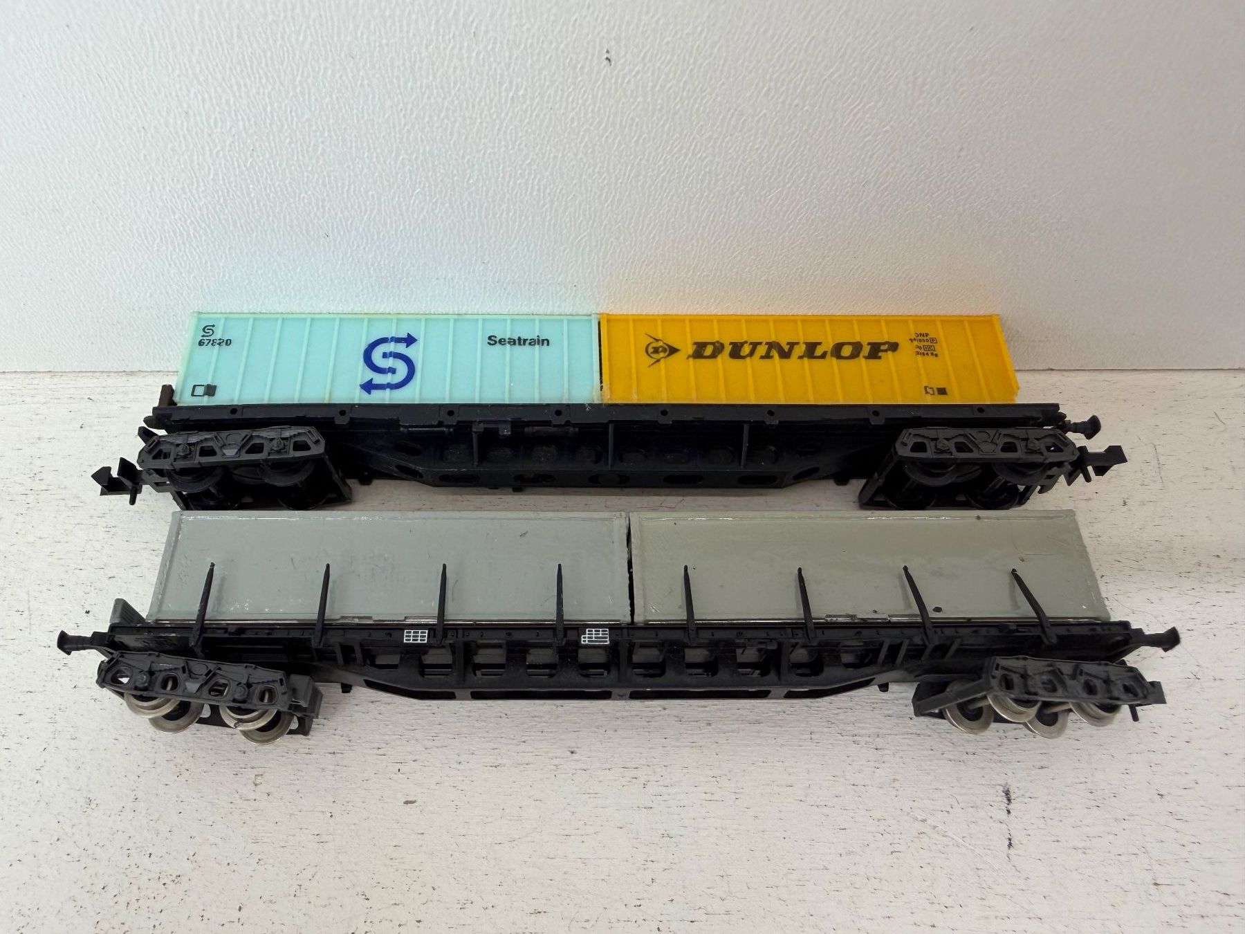 Trix Modellini di ferrovie: Trix Rungenwagen mit Containern – Usato da Büsserach venduto da ModellbahnDepot 1
