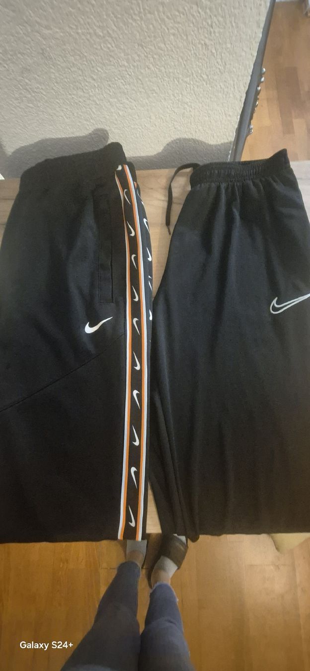 Nike Pantaloni: Nike Trainingshose schwarz  – Usato da Marbach SG venduto da okay02