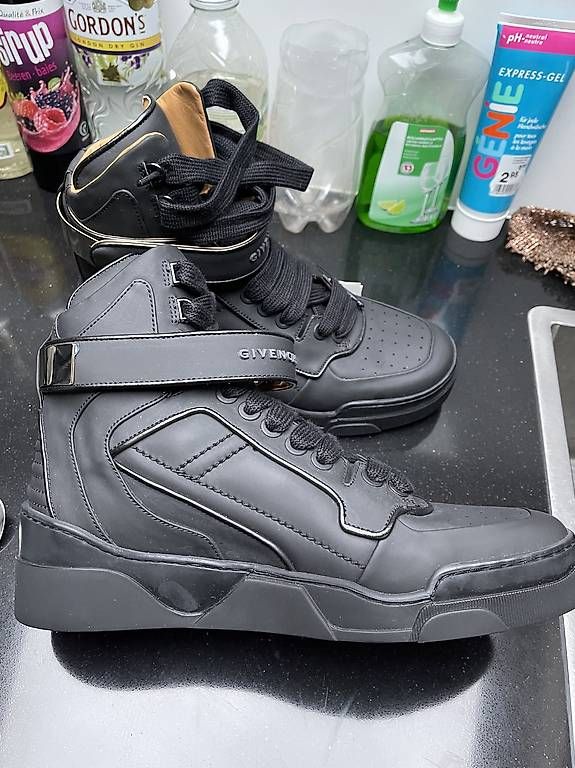 Scarpe da uomo: Givenchy Sneaker – Usato da Goldau venduto da locherrogerio 2