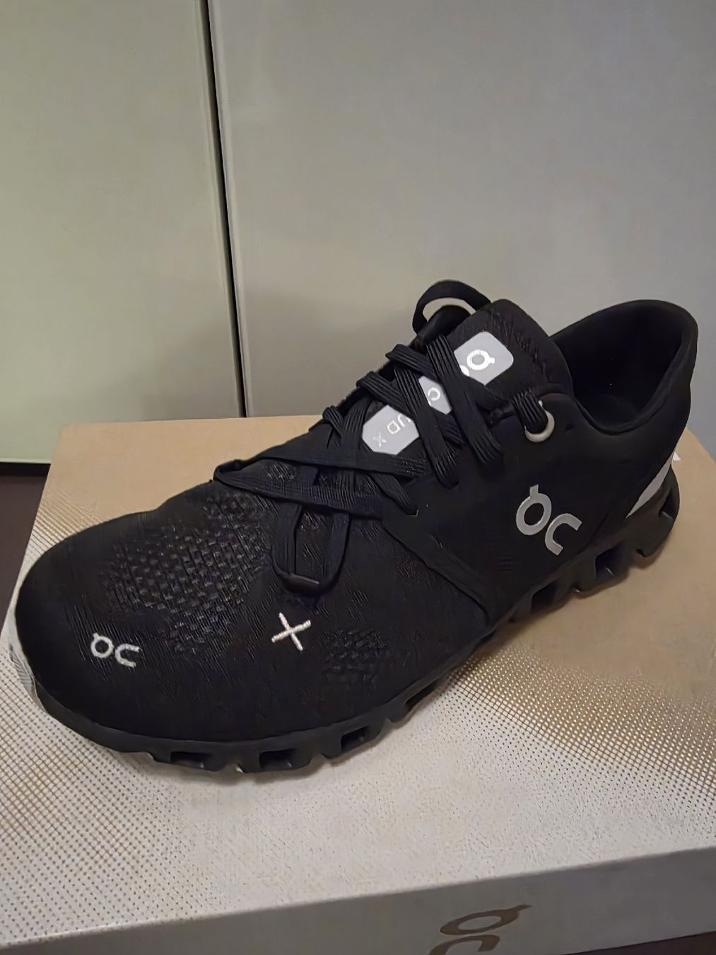 Scarpe da donna: On Cloud X, Damen Gr. 37, Schwarz, neu – Nuovo e nell'imballaggio originale da Zürich venduto da qer_2t8q 1