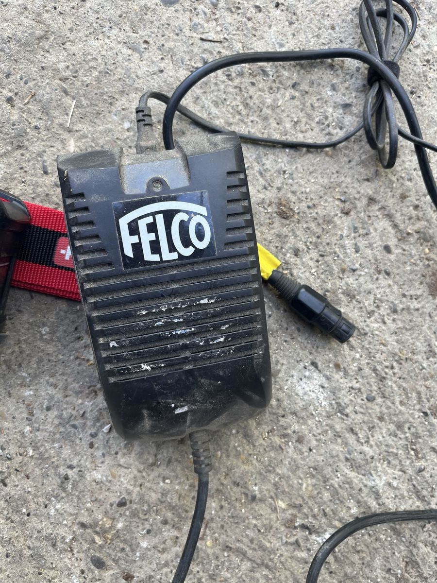 Felco Tutti gli attrezzi: Garten Accubaumschere Felco 810 – Usato da Oetwil am See venduto da Batschel 2
