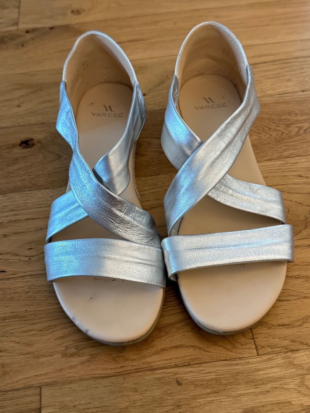 Scarpe da donna: Silbrige Sandalen – Usato da Interlaken venduto da feli_z