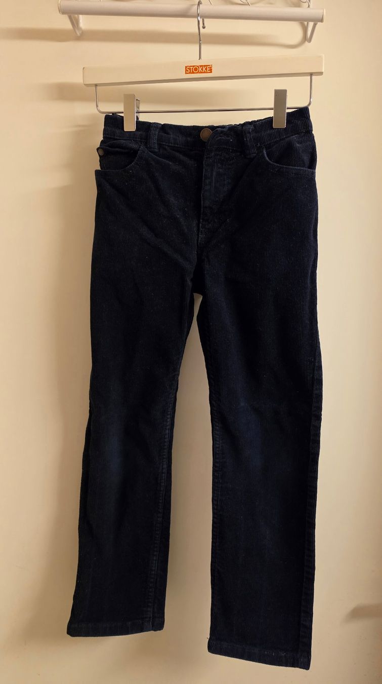 Next Pantaloni: dunkelblaue Cordhose Gr. 134 – Usato da Zürich venduto da Pemberleys
