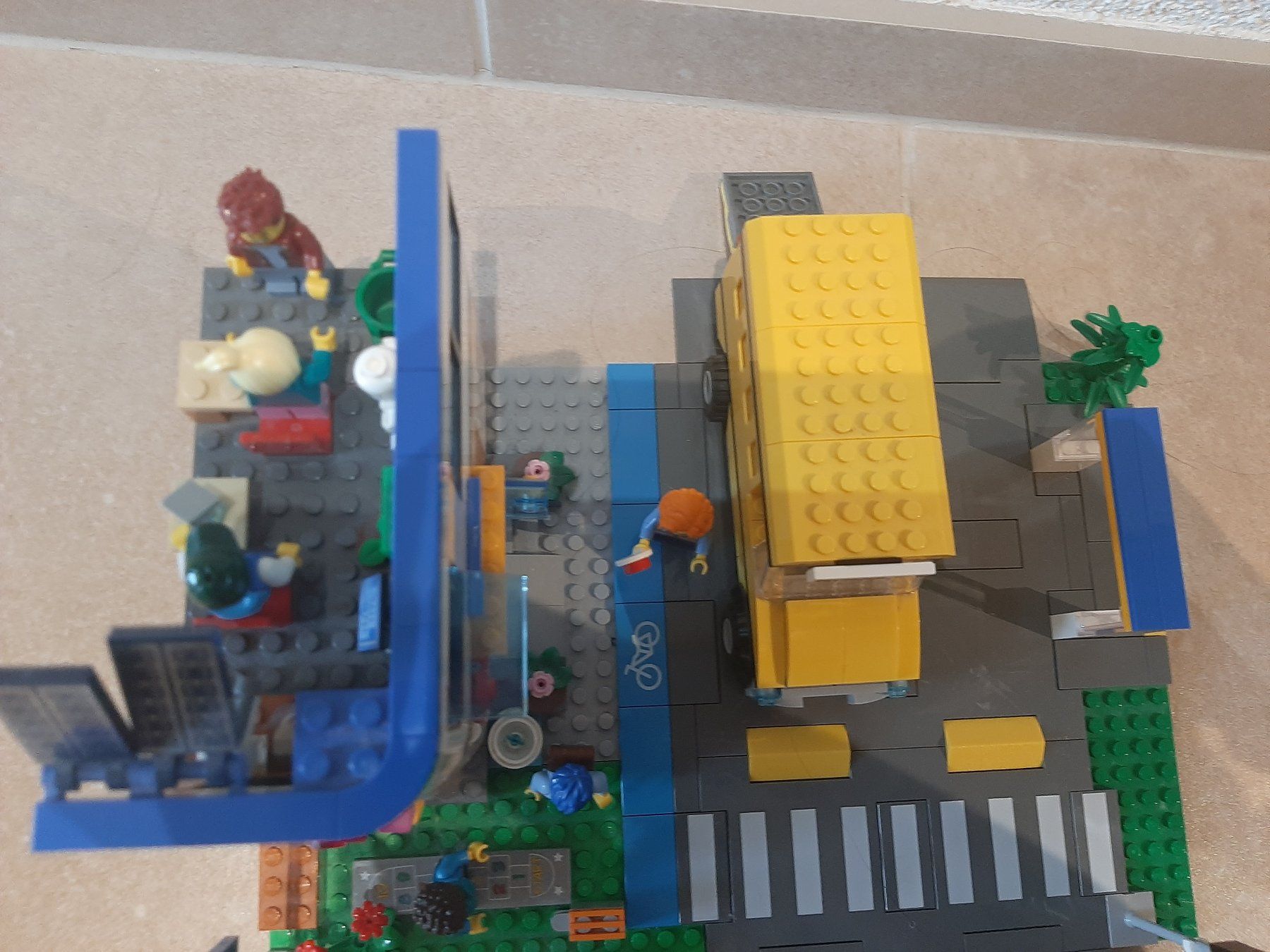 Lego Spielzeuge: Lego City 60329 Schule mit Schulbus – Gebraucht aus Laufen von Julie231004 6