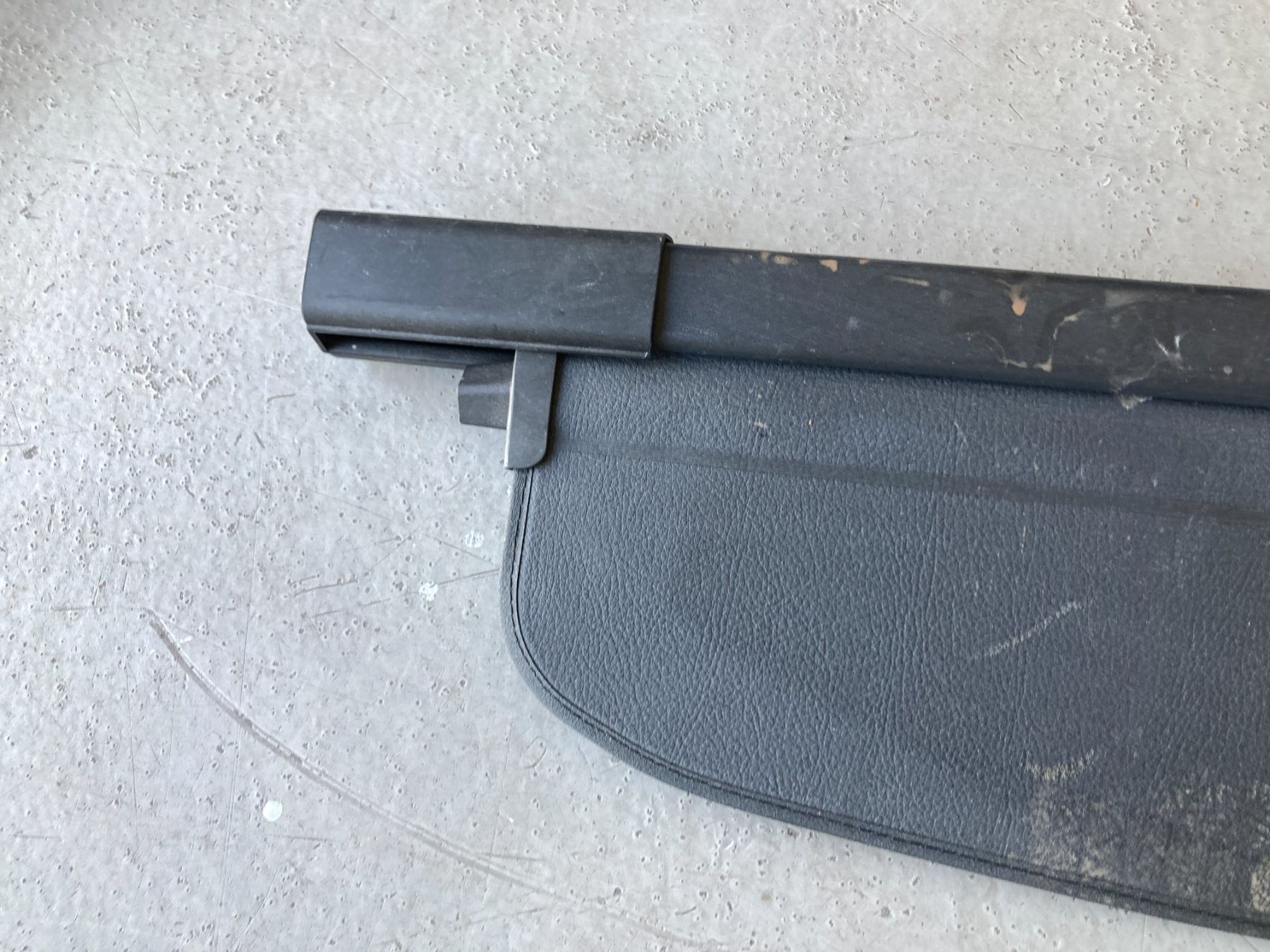 Volkswagen Alle Autoersatzteile: VW Caddy 2K Laderaumabdeckung Rollo Heckablage 2K5867871B – Gebraucht aus Cham von WB2223 1