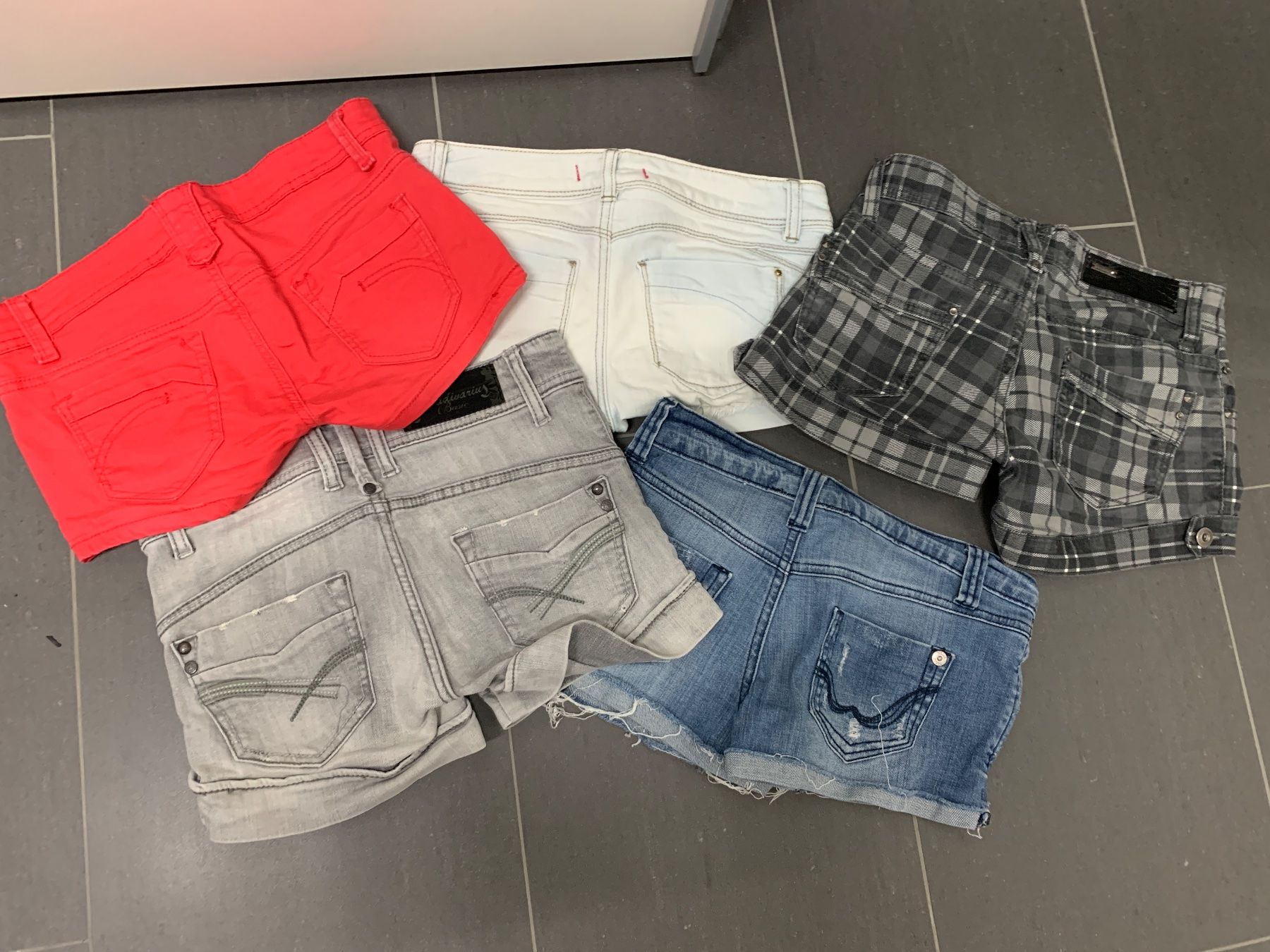 Lotti di vestiti: Hot-Pants Paket Gr. 32 – Usato da Niederbipp venduto da Domenicana1984 1