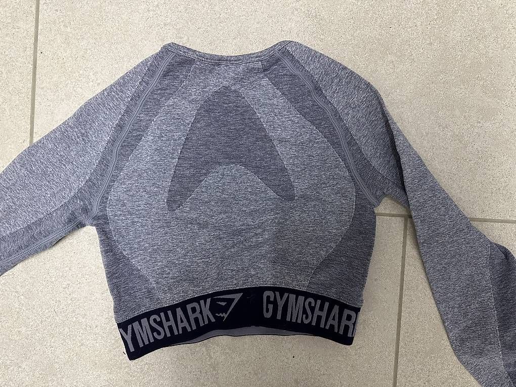 Top: Gymshark Top – Usato da Zürich venduto da SM122 1
