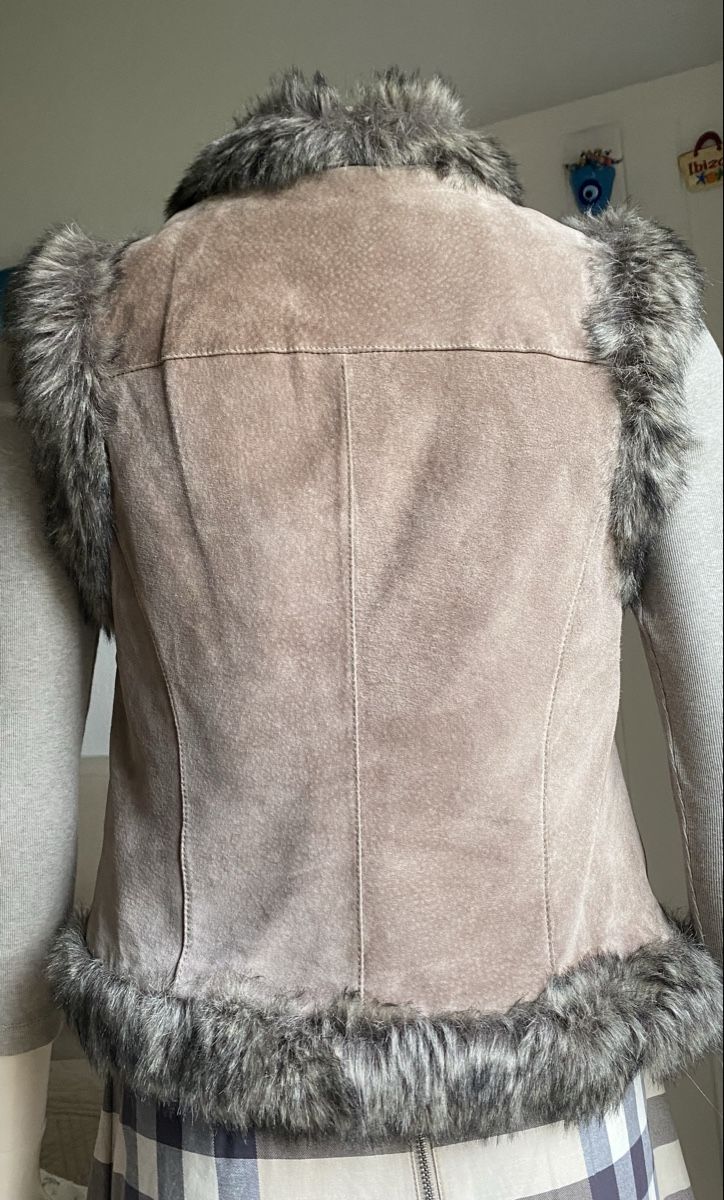 Gilet & Giacche senza maniche: Gilet en daim et fourrure – Usato da Clarens venduto da Piluka 3