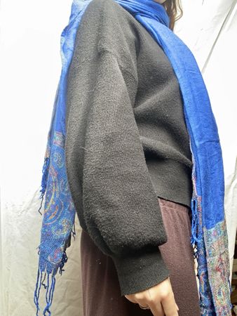 Wunderschöner Schal in blau mit Muster - Top für Herbst!
