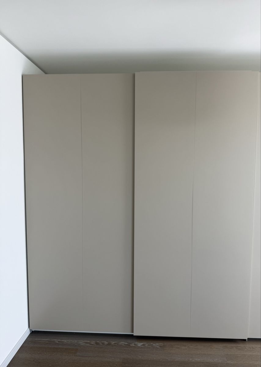 Armadi: Ikea PAX Korpus und Tür – Usato da Uster venduto da Duffy_a23