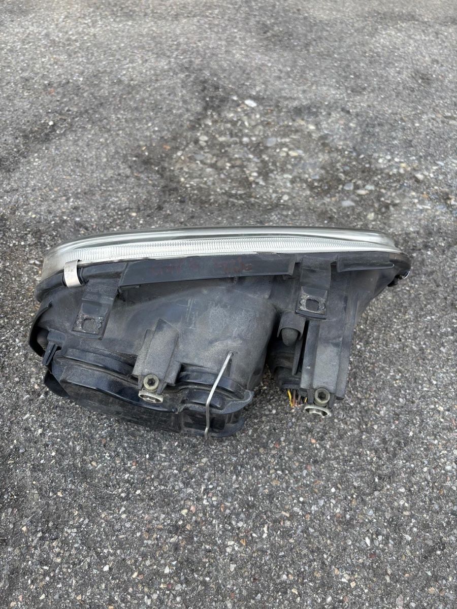 VW Fari: VW Golf 4, Jg 2002 Scheinwerfer li&re – Usato da Mörschwil venduto da ers_k5cc 2