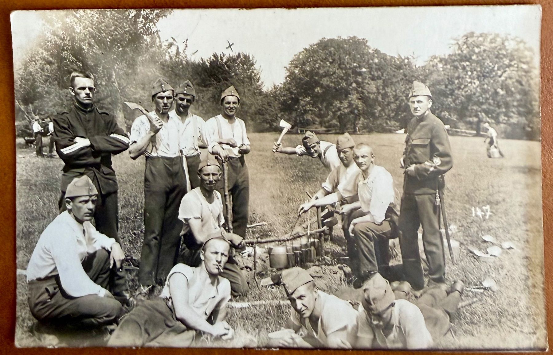 Cartoline postali: Militaire: Liestal - Soldats à la pose 1920 – Usato da Lutry venduto da Ediego