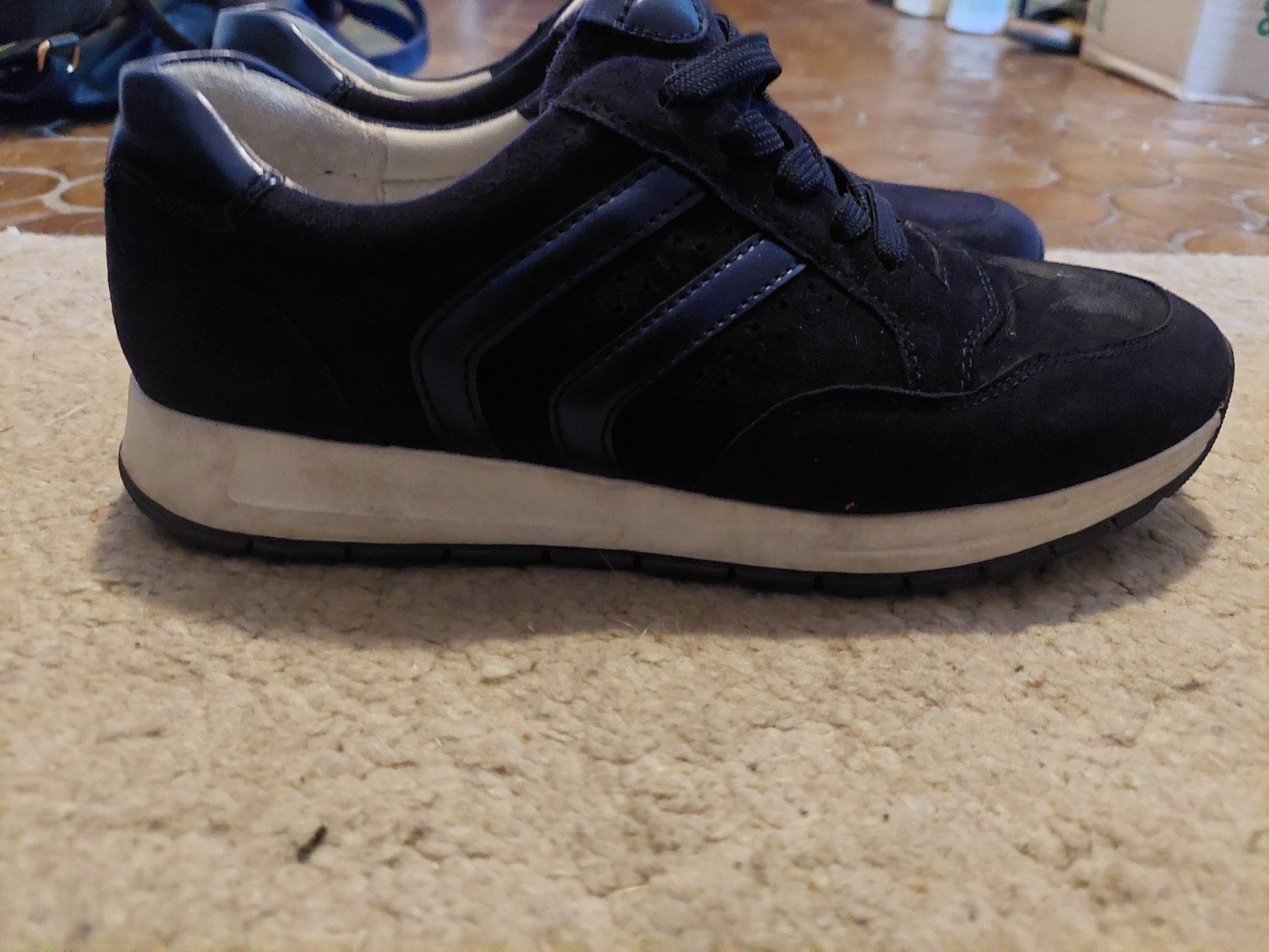 Scarpe da donna: Sneaker dunkelblau Grösse 38 gebraucht, echtleder – Usato da Arlesheim venduto da Chamaeleon00 1