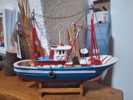 Maquette bateau de pêche bleu et blanc occasion