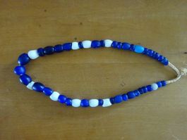 Kette aus alten afrikanischen Glasperlen
