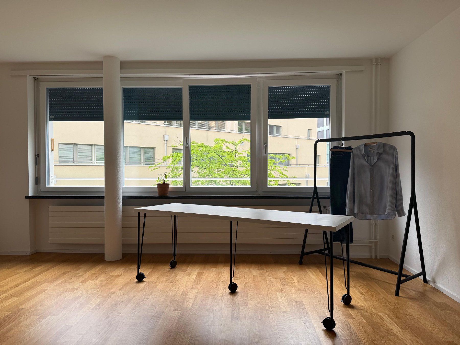 Ikea Bureaux: LAGKAPTEN / KRILLE desk – D'occasion à Basel par ina_c9yy