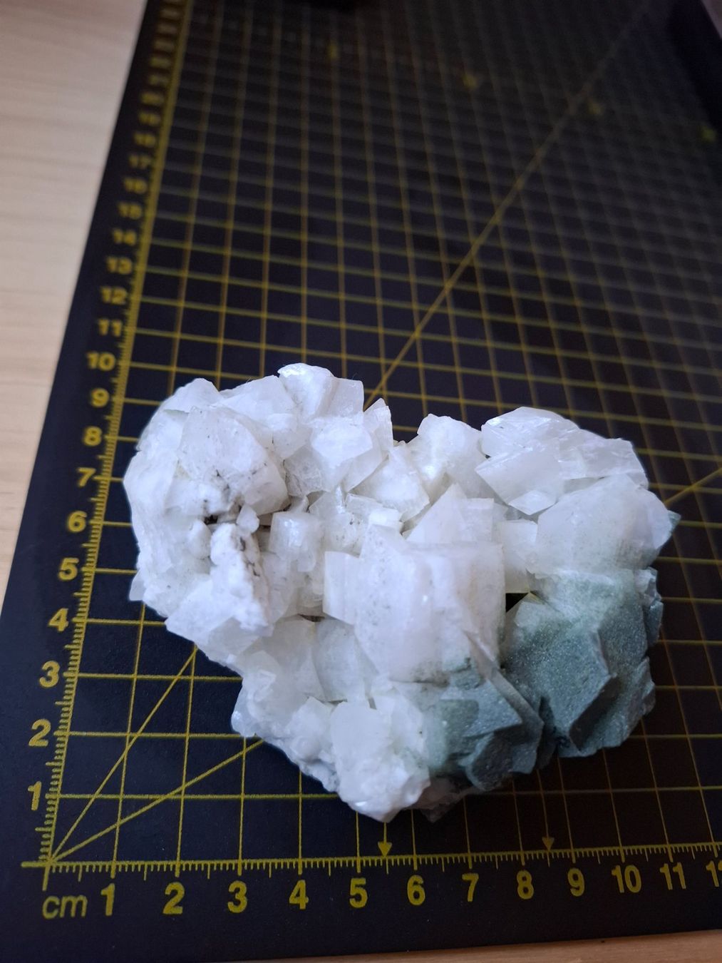 Minerali & Pietre curative: Ein Mineral Adular mit Chlorit – Usato da Zwieselberg venduto da Halifaxmendusli 3