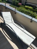 Neuwertiger Liegestuhl auf 2 Rollen