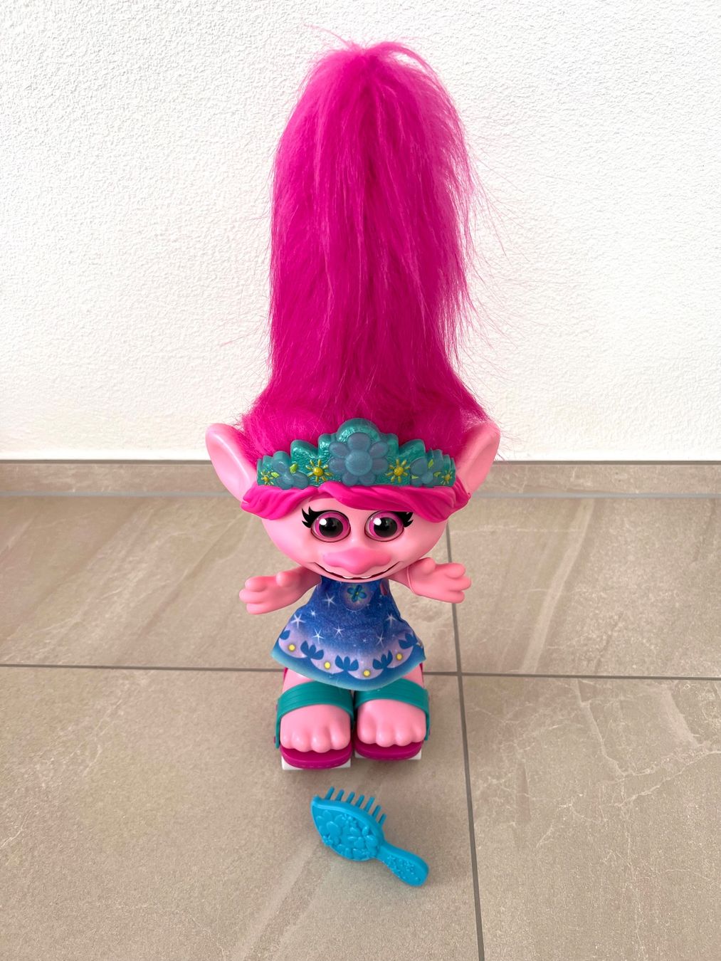 Hasbro Puppen: Poppy Trolls 2 Puppe mit Musik & Lichtern – Gebraucht aus Buchs SG von mar_9dnm 1