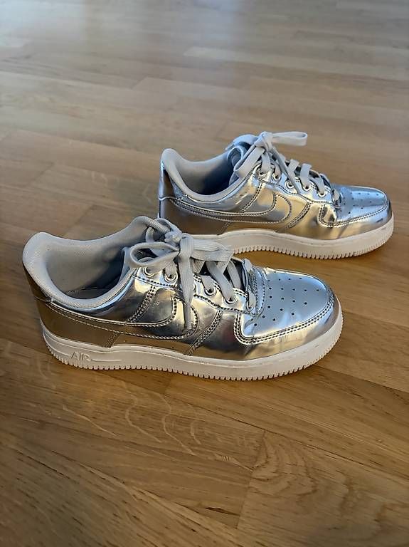 Scarpe da donna: Nike Air Sneaker  Grösse 37,5  – Usato da Zürich venduto da beg_nlp8 1